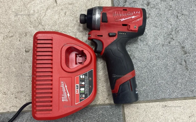 Винтоверт Milwaukee M12 CID-202X