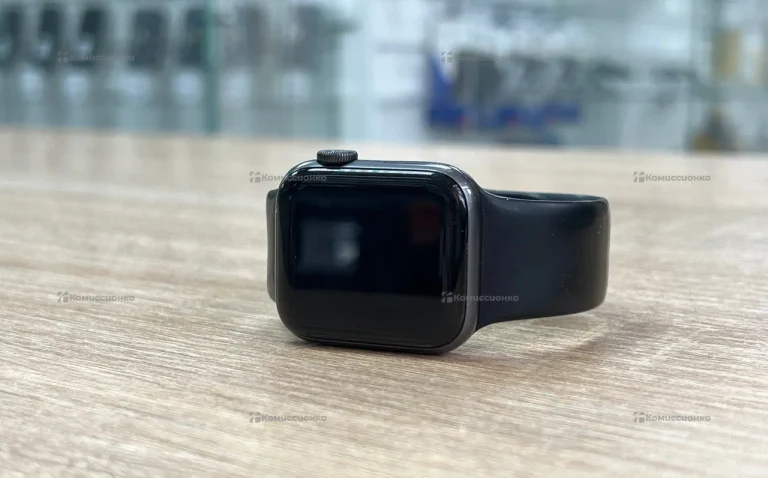 Часы  Apple Watch SE