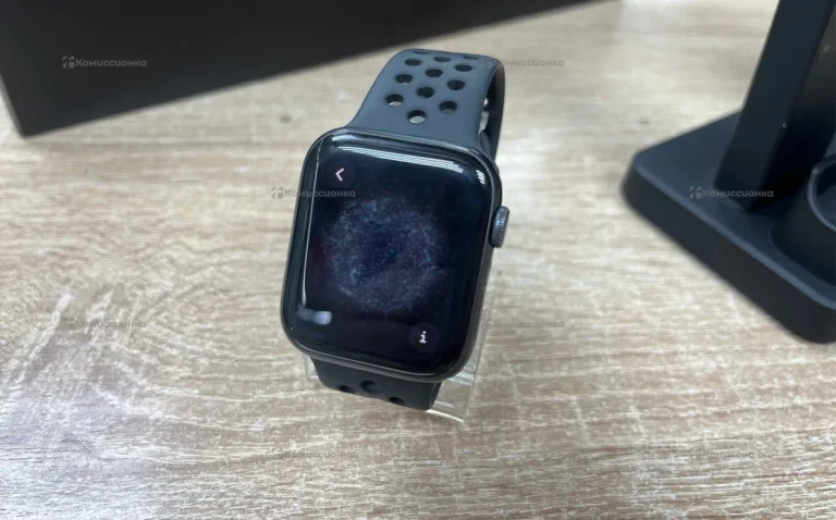 Часы Apple Watch SE 44mm Nike