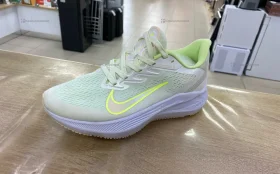 Купить Кроссовки Nike бело-зеленые ж39р б/у , в Самара Цена:3000рублей