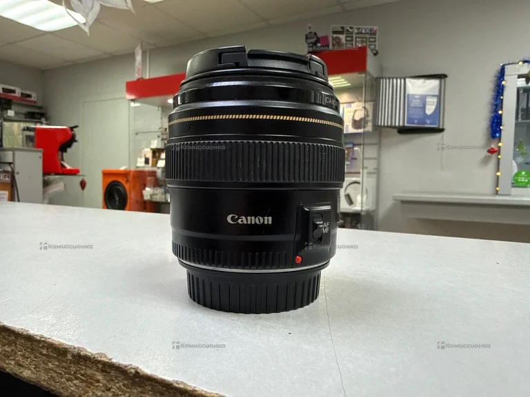Объектив Canon EF85