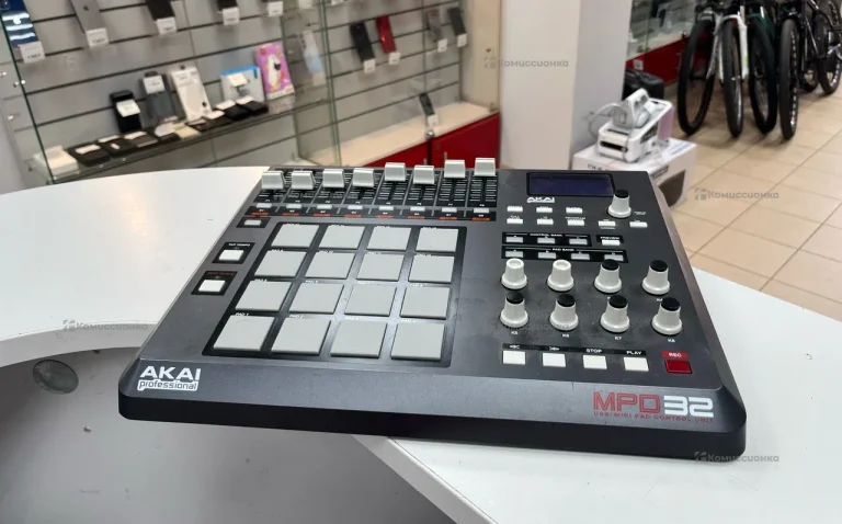 Midi контроллер Akai MPD32
