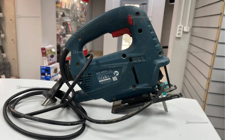 Лобзик Bosch GST 700