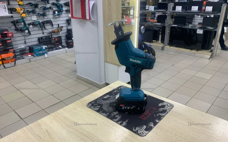 Сабельная Пила Makita черный кейс