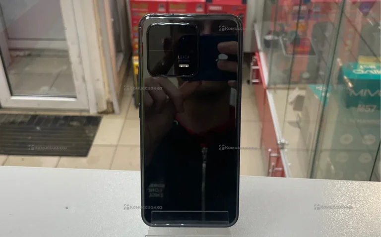 Xiaomi 13 12/256 ГБ