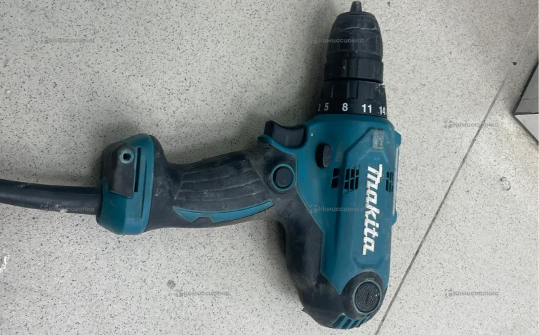 Дрель шуруповерт Makita df0300