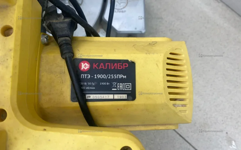 Торцовочная пила Калибр ПТЭ-1900/255М