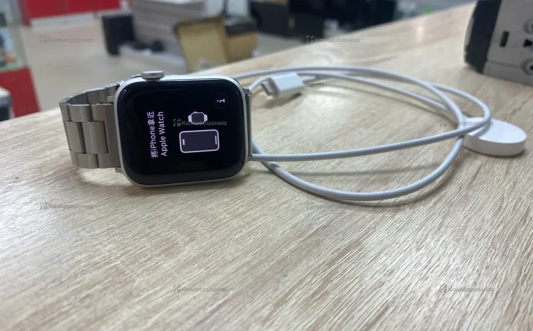 Часы  Apple Watch SE (2 поколения )