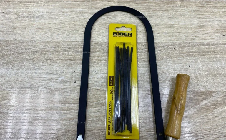 Лобзик ручной с пилками