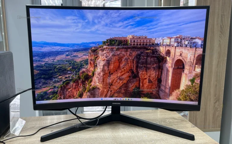 Монитор Samsung 27" Монитор Samsung Odyssey G5