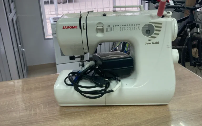 Швейная машина  JANOME Jem Gold 700SPM