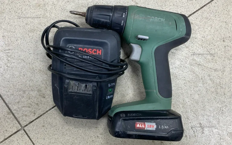 Дрель-шуруповерт Bosch UniversalDrill 18V