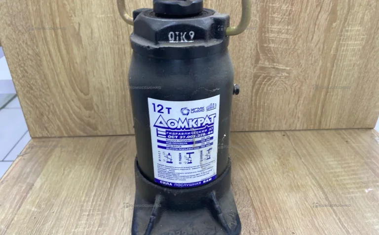 Домкрат 12Т