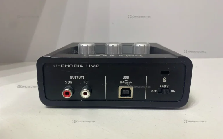 Звуковая карта Behringer U-phoria UM2