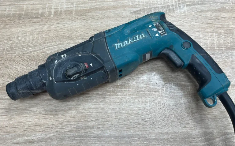 Перфоратор Makita HR2470