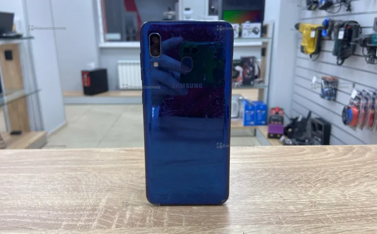 Samsung Galaxy A20 3/32 ГБ