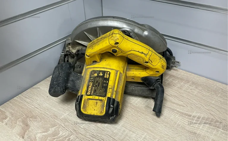 Циркулярная пила DeWALT DWE 560