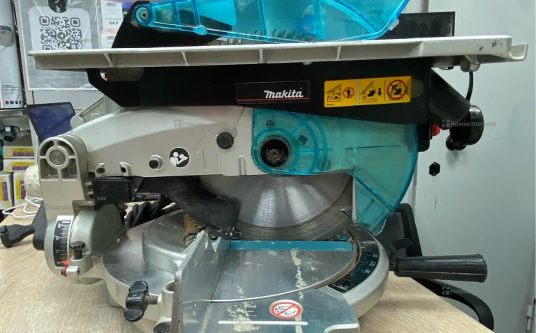 Торцовочная пила Makita LH1040