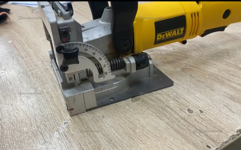Фрезер Dewalt DW 682