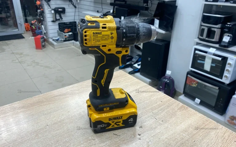 Шуруповерт Dewalt DCD708M2