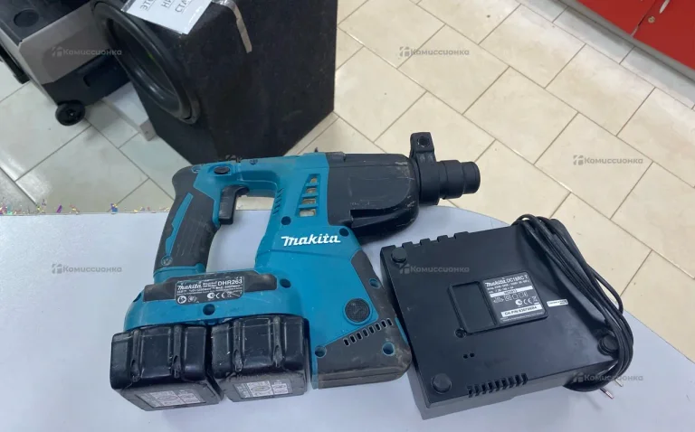 Перфоратор Makita DHR263