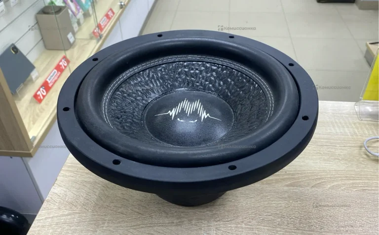 Сабвуфер MOMO UB-1200