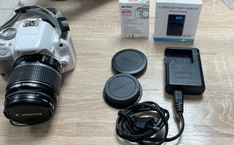 Фотоаппарат  Canon EOS 100D с объективом