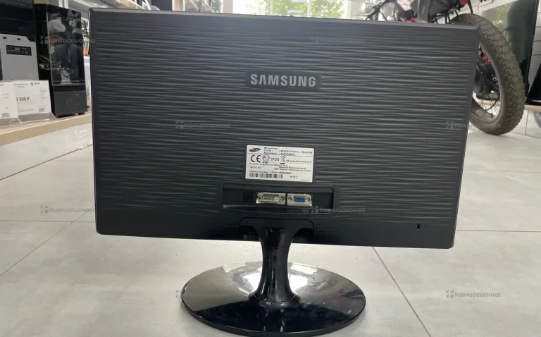 Монитор Samsung -sync master sa300
