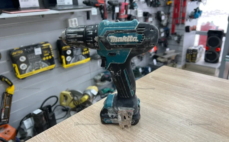 Шуруповерт DF333D.