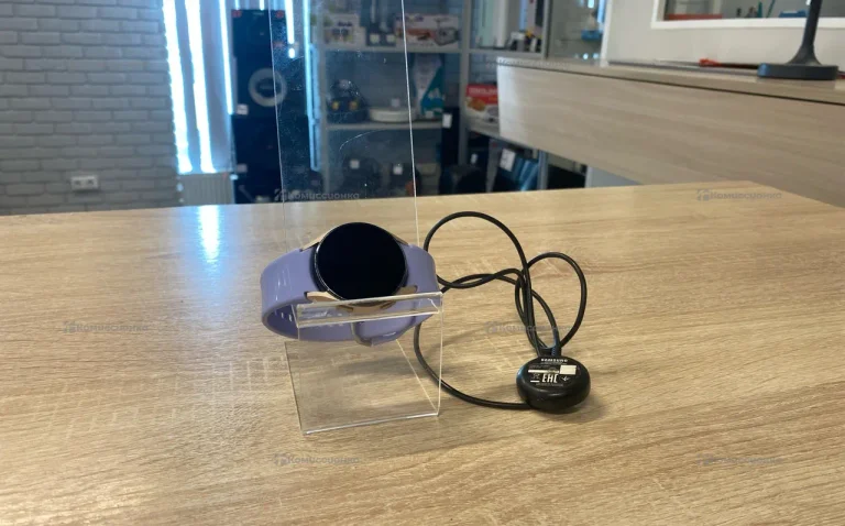 Часы  Samsung Galaxy Watch 4