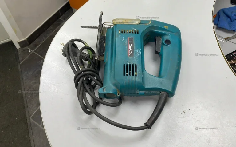 Лобзик Makita 4323