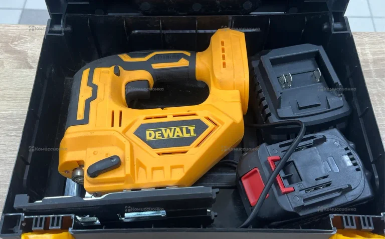 Лобзик Dewalt реплика