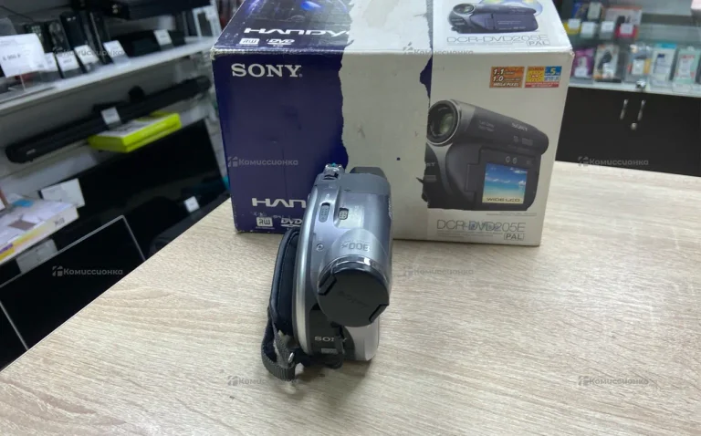 Видеокамера Sony DCR-DVD205