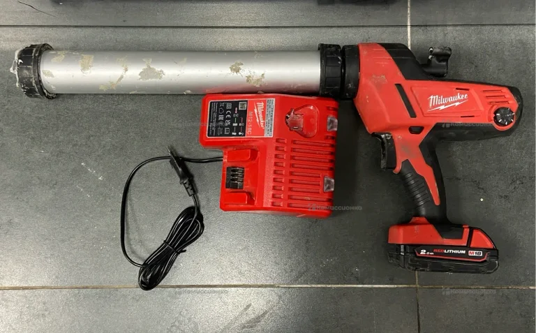 Аккумуляторный клеевой пистолет MILWAUKEE C18 PCG