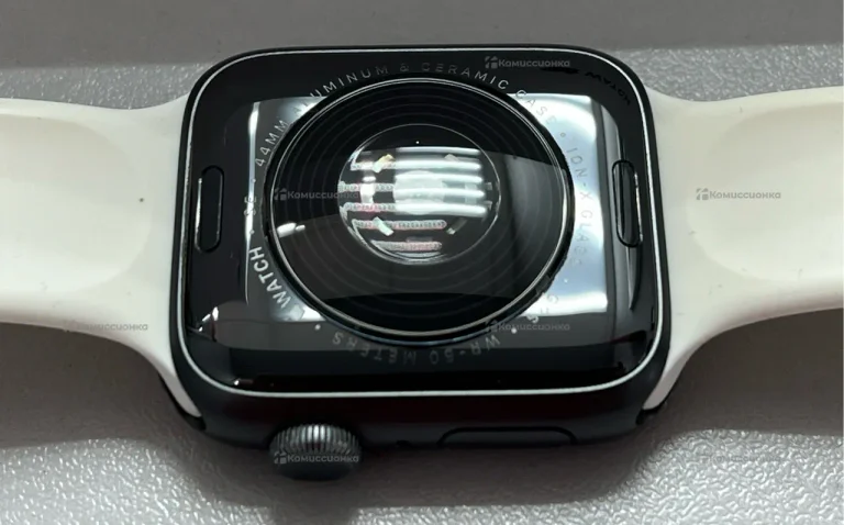 Часы Apple Watch SE 44mm