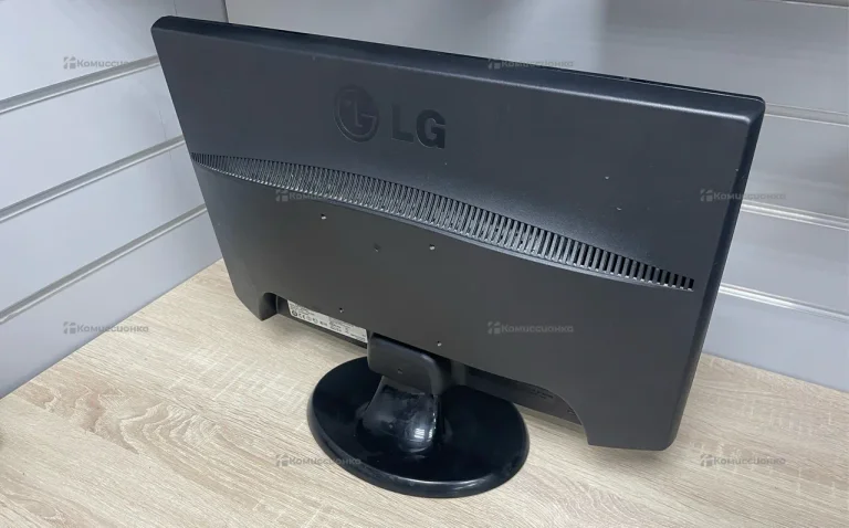 Монитор LG W2043SV