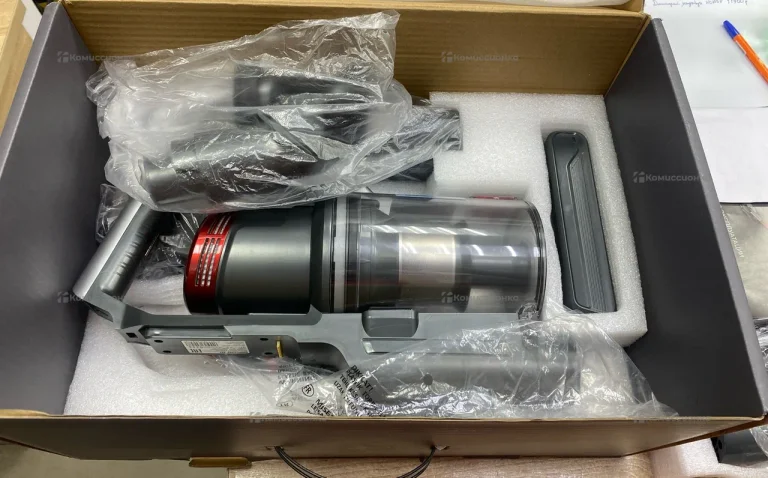 Пылесос  Redmond VH1317