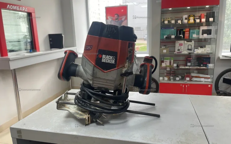 Фрезер Black+decker KW 900 E