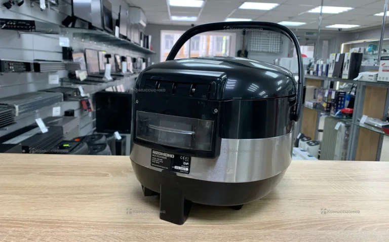 Мультиварка  Redmond RMCM90