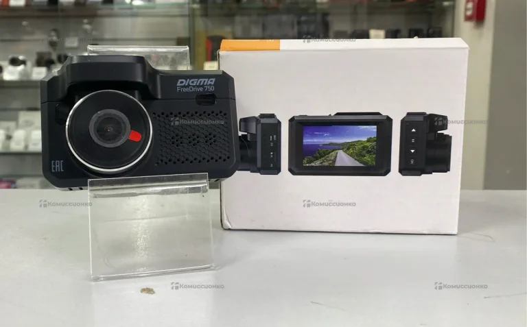Видеорегистратор Digma FreeDrive 750