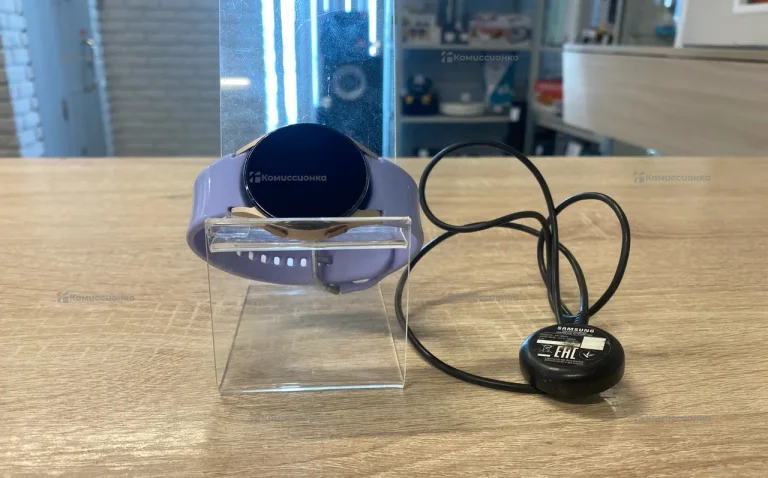 Часы  Samsung Galaxy Watch 4