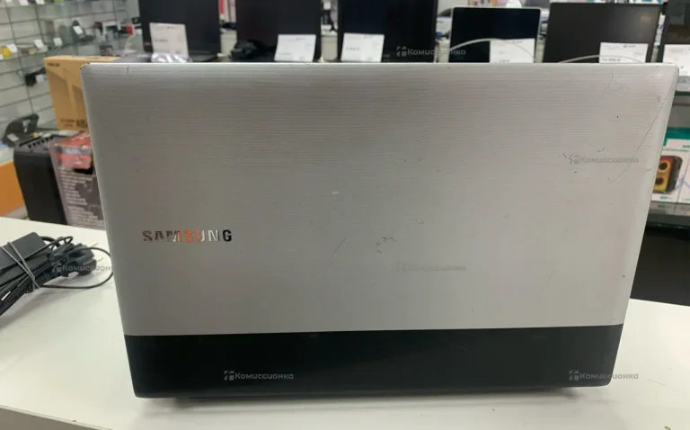Ноутбук Samsung rv515