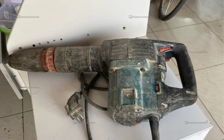 Отбойный молоток Makita HR202