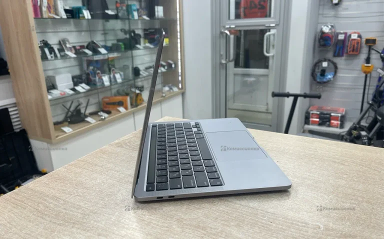 MacBook Pro 13 m2