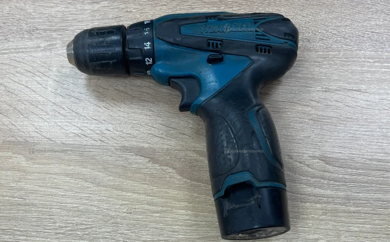 Аккумуляторная дрель-шуруповерт Makita DF330D