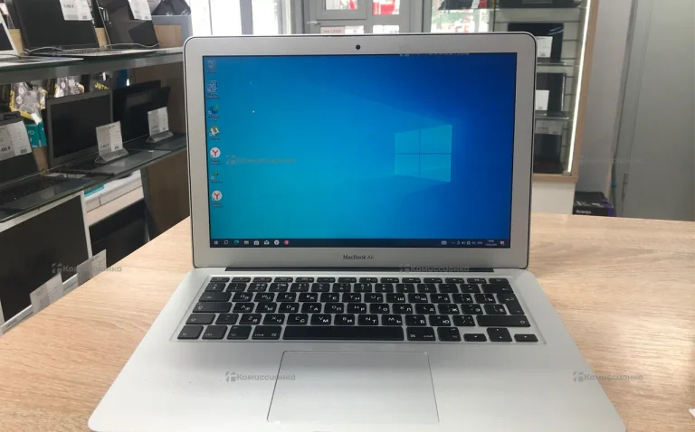 L Apple MacBook air 2013