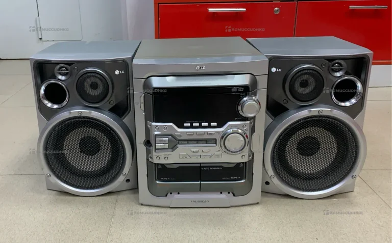 Музыкальный центр LG LM-M1040
