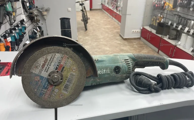 Углошлифовальная машина Makita GA 9020