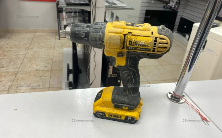 Шуруповерт Dewalt DCD777P1