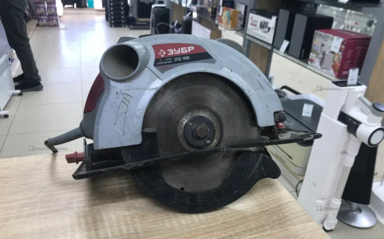 Циркулярная пила Зубр ЗПД-1600